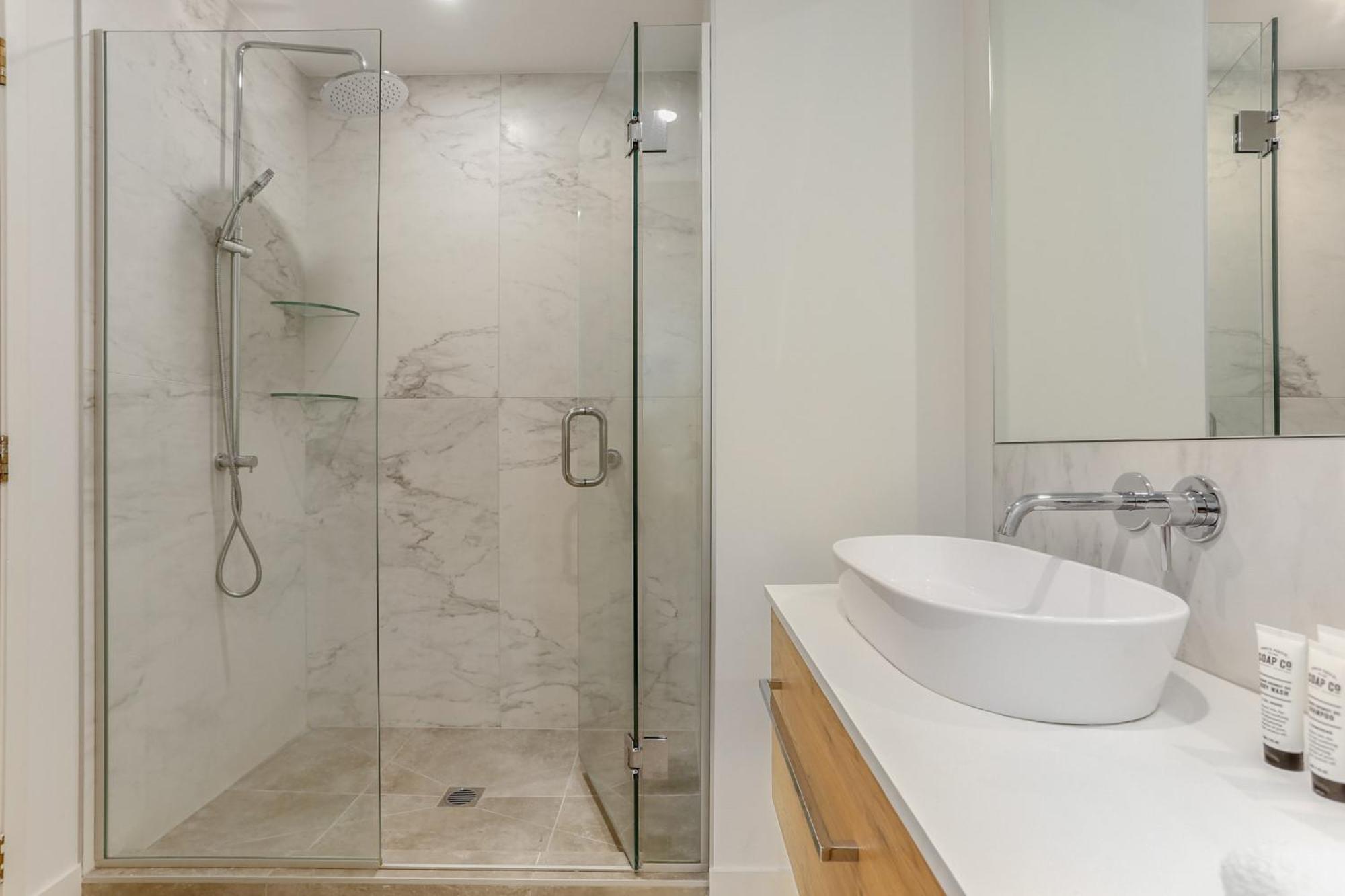 Hobson Quay Apartments By Urban Rest Оукланд Екстериор снимка