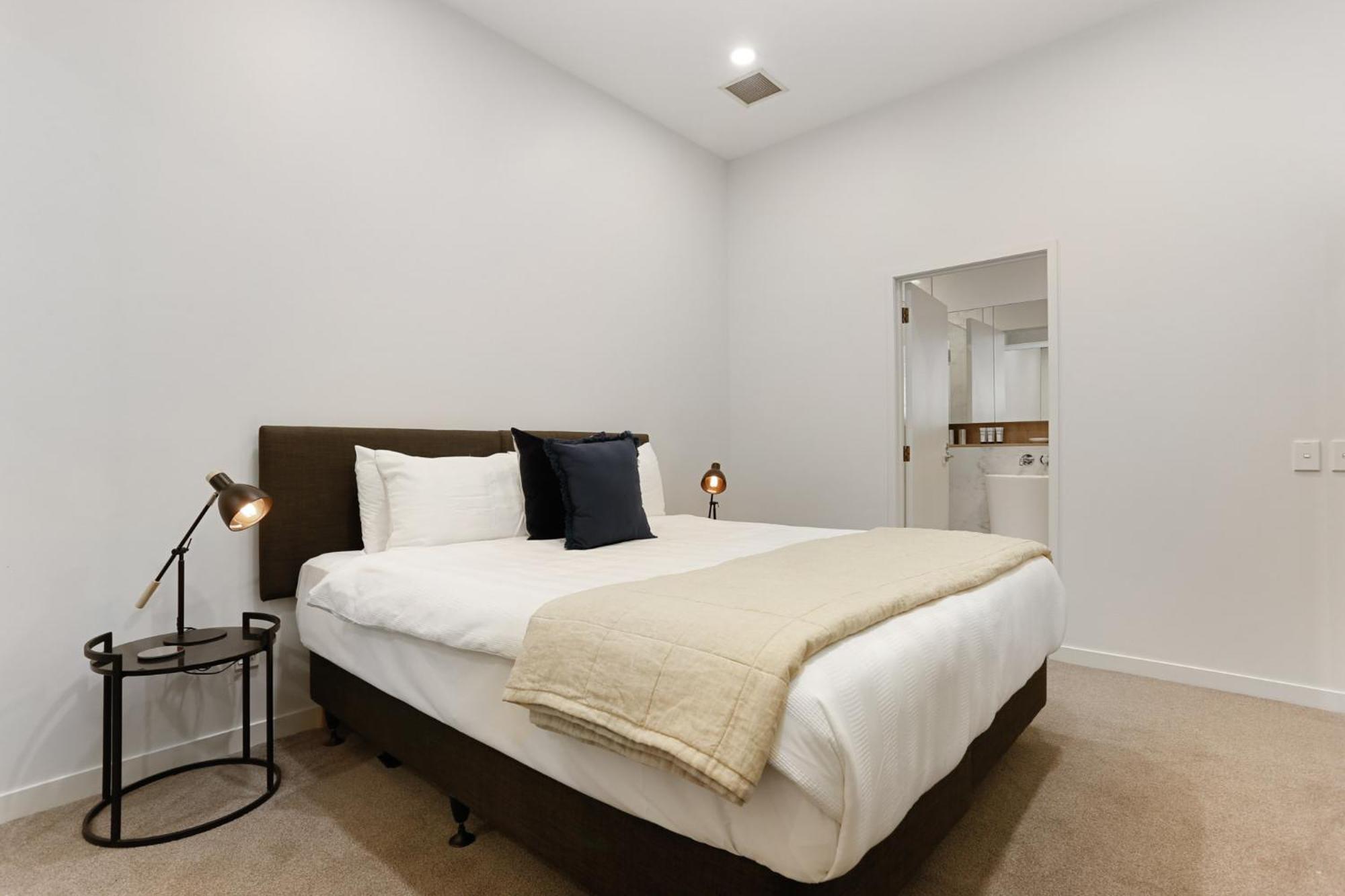 Hobson Quay Apartments By Urban Rest Оукланд Екстериор снимка